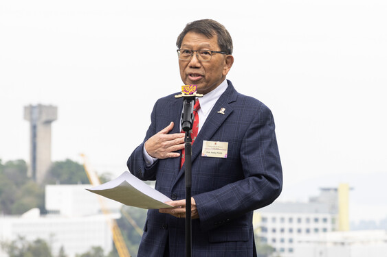 Professor Rocky Tuan delivered a welcoming address at the Garden Party.<br />
