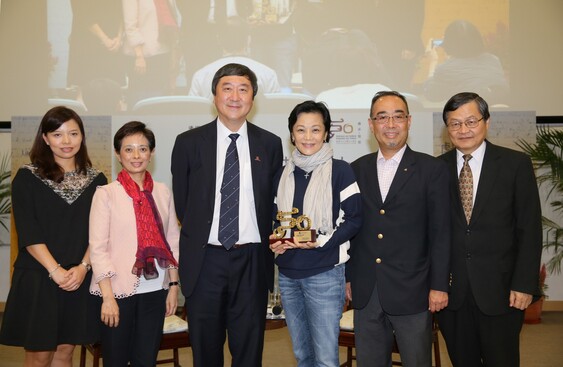 (From left) Prof. Wong Nim Yan, Department of Chinese Language and Literature, CUHK; Ms. Cynthia Mong, Director of Shun Hing Electronic Trading Co. Ltd.; Prof. Joseph Sung, Vice-Chancellor of CUHK; Ms. Sylvia Chang; Mr. David Mong, Vice Chairman of Shun Hing Group; and Prof. Leung Yuen Sang, Dean of Arts, CUHK.