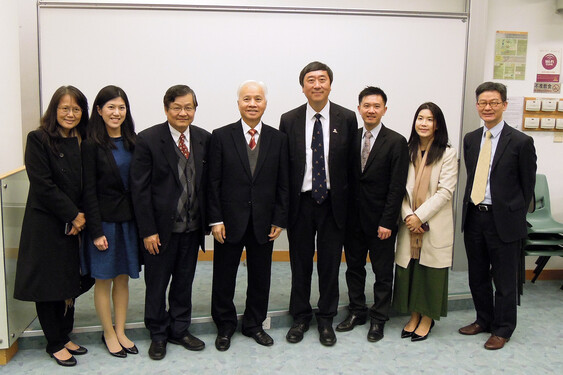 (From left) Mrs Rebecca Sung, Miss Yeung Yin-ping, Senior Manager of The Glorious Sun Holdings Limited, Professor Leung Yuan-sang, Director of the Institute of Chinese Studies of CUHK, Dr Charles Yeung, Chairman of GS Charity Foundation Limited, Professor Joseph Sung, Vice-Chancellor and President of CUHK, Mr Ian Huen, Mrs Marina Huen, and Dr Yu Kwok-leung, Assistant Director of the Institute of Chinese Studies of CUHK.