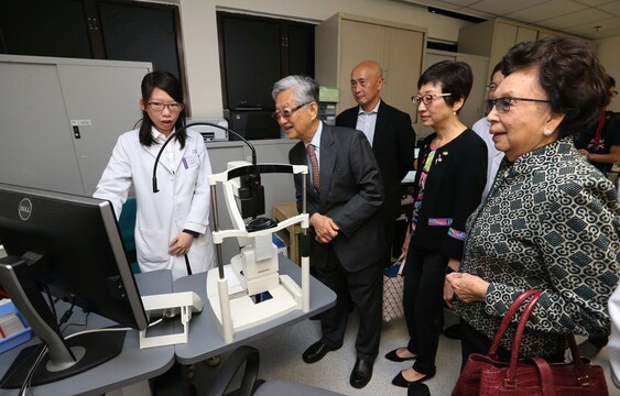 Donors Mr. Chang Bei Ming and Mrs. Chang Pao So Kok visit the Pao So Kok Macular Disease and Treatment Centre.