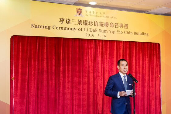 Mr Kenneth Li, Chairman of Sharp-Roxy (Hong Kong) Limited, delivers an address.