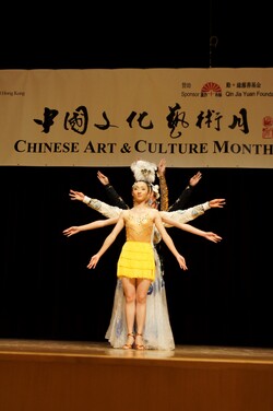 The China Disabled People's Performing Art Troupe demonstrates for the students.