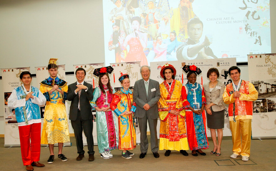 Dr. Philip Wong, Dr. Anita Leung and Prof. Sung pose for a photo with students of the International Summer School dressed in Chinese traditional costumes.

