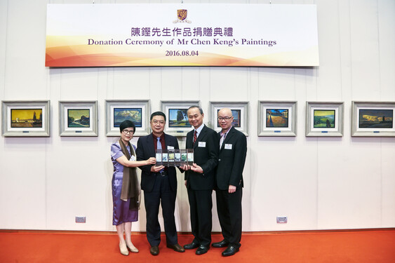 Prof. Fok Tai-fai and Dr. Scotty Luk present a souvenir to Mr. and Mrs. Chen Keng.