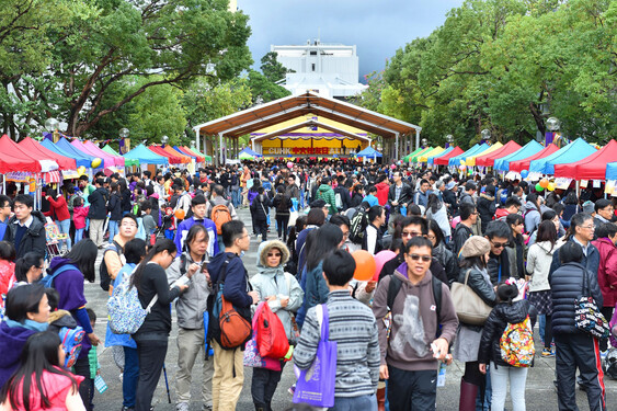 逾五千五百名中大校友及親友參與中大校友日。