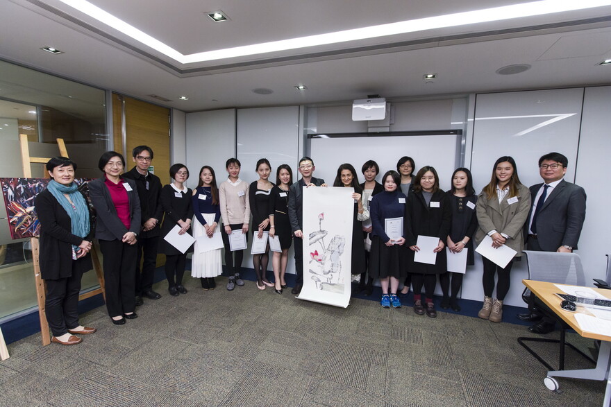 Professor Zhou Jin and the award recipients presents a souvenir to Mrs Sagiri Dayal. 

