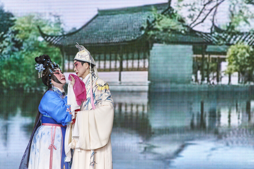 Ms. Chan Po-chu and Ms. Mui Shet-sze perform the classic Cantonese opera “Butterfly and Red Pear Blossom”.
