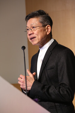 楊永強教授的演講以「以人為本的善終治療：醫療體系的道德基礎」為題。
