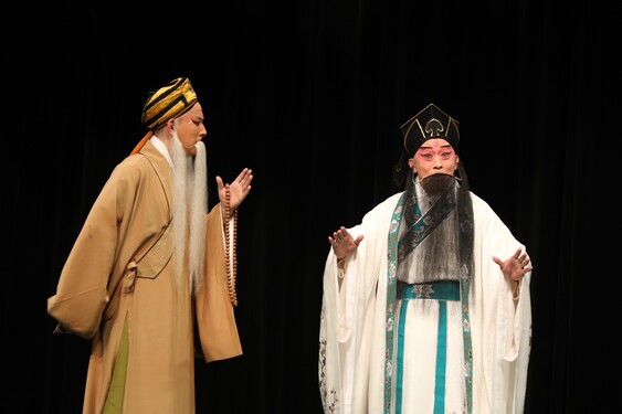 Mr. Wang Lijun performs Peking opera.<br />
<br />
