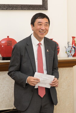 Professor Joseph Sung, the then Vice-Chancellor and President of CUHK, expresses his heartfelt gratitude towards Tsz Shan Monastery.<br />
<br />
