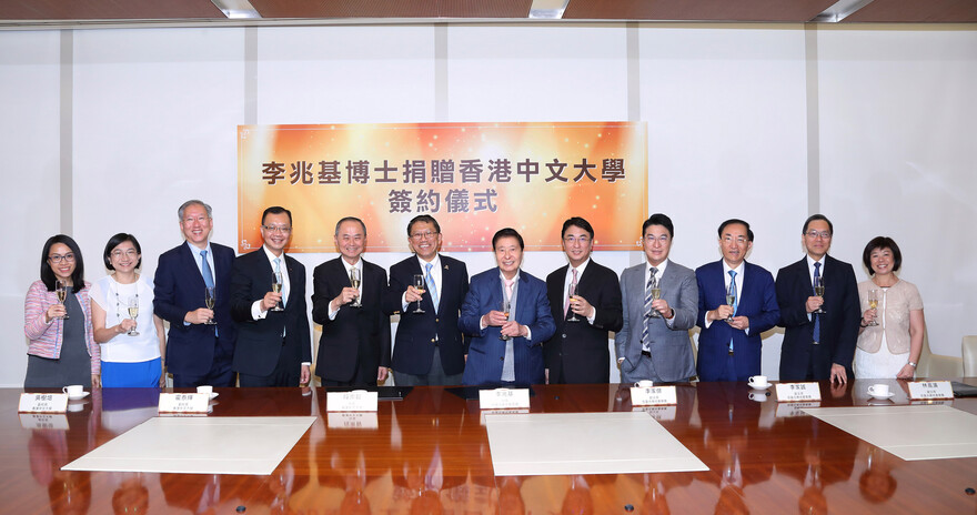 From  left  to  right:  Ms  Vicky  Wong,  Assistant  Director  of  Office  of  Institutional  Advancement  of  CUHK;  Ms  Janet  Chow,  Director  of  Institutional Advancement  of CUHK;  Prof  Nelson  Chen,  Director  of  School  of  Architecture  of  CUHK;  Mr  Eric  Ng, Vice-President  of  CUHK;  Prof  Fok Tai-fai,  Pro-Vice-Chancellor  and  Vice-President  of  CUHK;  Prof  Rocky  Tuan,  Vice-Chancellor  and  President  of  CUHK;  Dr  Lee  Shau-kee,  Chairman  of  Henderson  Land  Group;  Dr  Peter  Lee,  Vice  Chairman  of  Henderson  Land  Group;  Mr  Martin  Lee,  Vice Chairman  of  Henderson  Land  Group;  Dr  Colin  Lam,  Vice Chairman  of  Henderson  Land  Group;  Mr  John  Yip,  Executive  Director  of  Henderson Land   Group;   Ms   Bonnie   Ngan,   General  Manager   of   Corporate   Communications  Department of Henderson Land Group