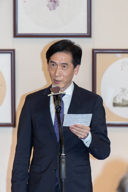 中大音乐系陈伟光教授在典礼中致辞赞扬谢春玲博士对甲骨文研究的贡献。