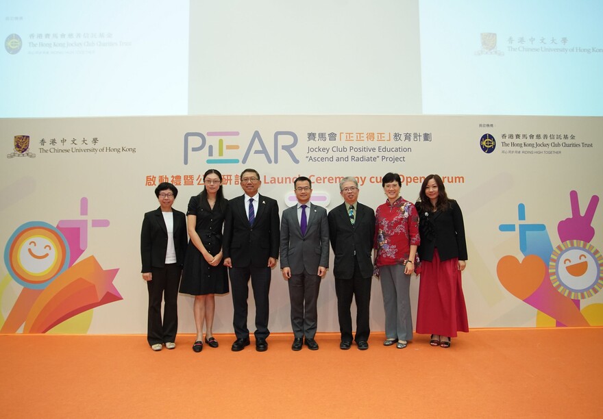 Professor Rocky S. Tuan (3rd left), Mr. Leong Cheung (4th right), Professor Chi-yue Chiu (3rd right) have a group photo with members of the JC-PEAR Project Management Committee including Ms. Carol Kwong (1st left), Dr. Carmen Yau (2nd left), Professor Shui Fong Lam (2nd right) and Ms. Bik-kwan Ip (1st right)
