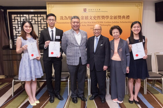 (1st Left) Kwok Chun-yi, Jenny (Graduate School/PhD Candidate in English (Literary Studies))<br />
(2nd Left) Lee Shing-yuen, Dominic (Lee Woo Sing College/English/Year 1)<br />
(1st Right) Chan Sze-lok (Chung Chi College/English/Year 2)