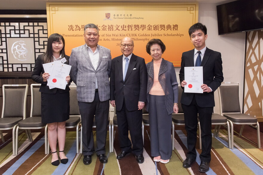 (1st Left) Lau Pik-yan (New Asia College/History/Year 4)
(1st Right) So Wai-fung (Shaw College/History/Fresh Graduate)