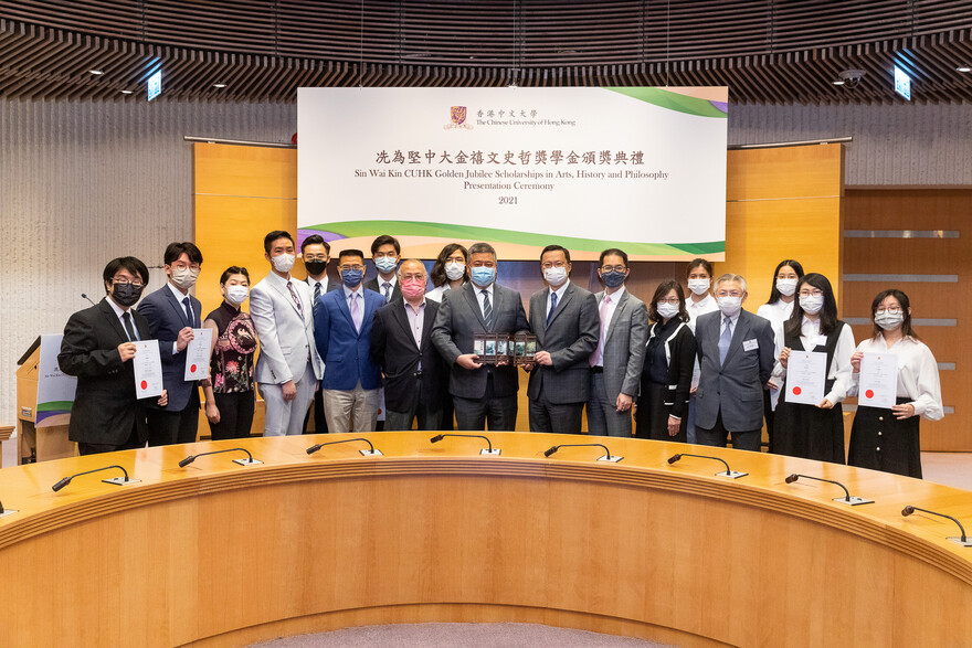 Guests took group photo with scholarship recipients of cohort 2019-20.