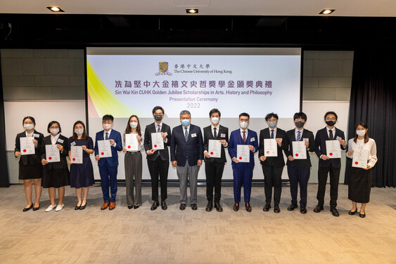 Mr. Benedict Sin took group photo with scholarship recipients of cohort 2021-22.