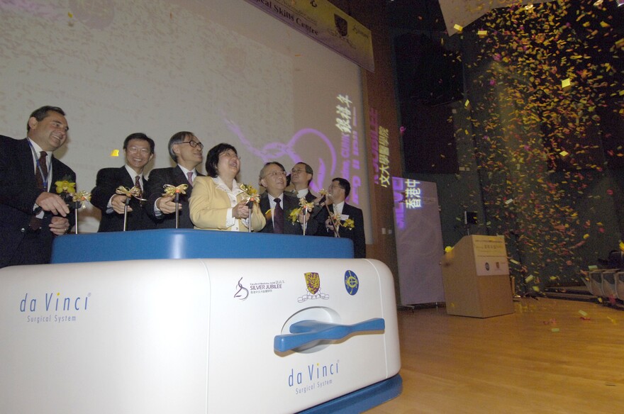 From left:<BR>
<Strong>Professor Andrew van Hasselt</Strong>, Chairman of the Executive Committee of CUHK JC MISS Centre<BR>
<Strong>Dr. Hong Fung</Strong>, Hospital Chief Executive of Prince of Wales Hospital<BR>
<Strong>Professor Lawrence J. Lau</Strong>, Vice-Chancellor of CUHK<BR>
<Strong>Mrs. Carrie Yau</Strong>, Permanent Secretary for Health, Welfare and Food of the Government of the Hong Kong Special Administrative Region<BR>
<Strong>Mr John C.C. Chan</Strong>, Deputy Chairman of The Hong Kong Jockey Club<BR>
<Strong>Professor T. F. Fok</Strong>, Dean of Faculty of Medicine, CUHK<BR>
<Strong>Professor C. K. Yeung</Strong>, Director of CUHK JC MISS Centre
