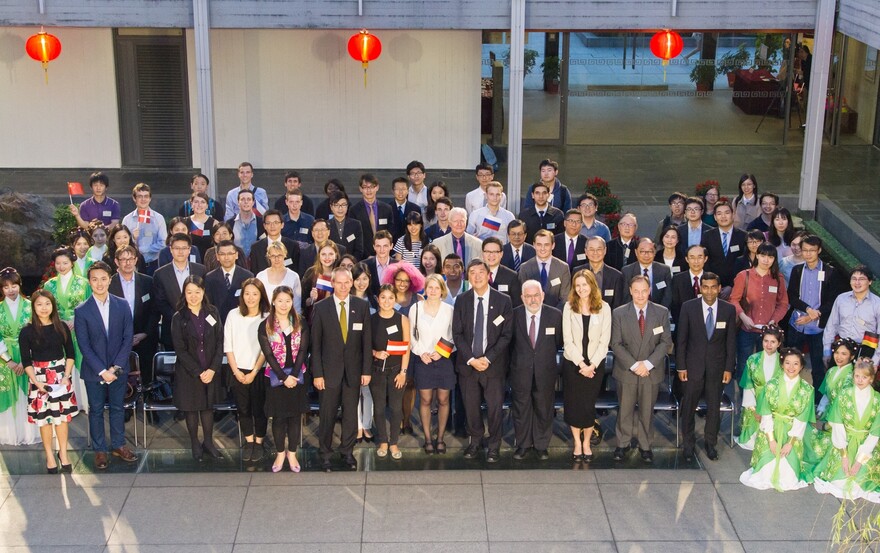 Prof. Joseph Sung, Vice-Chancellor of CUHK, hosts a cocktail reception for international, mainland and local students, as well as consuls and donors of non-local student scholarships.