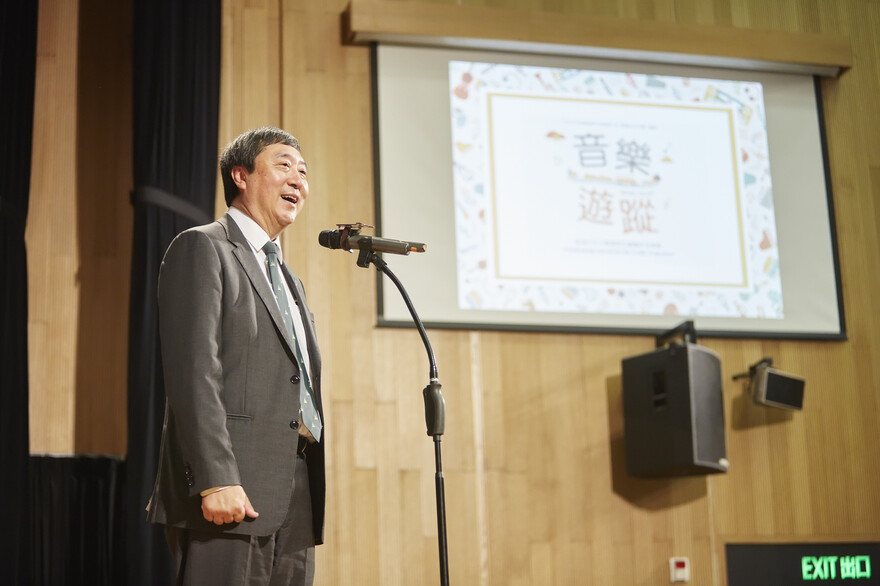 Professor Joseph Sung delivered his welcoming speech.