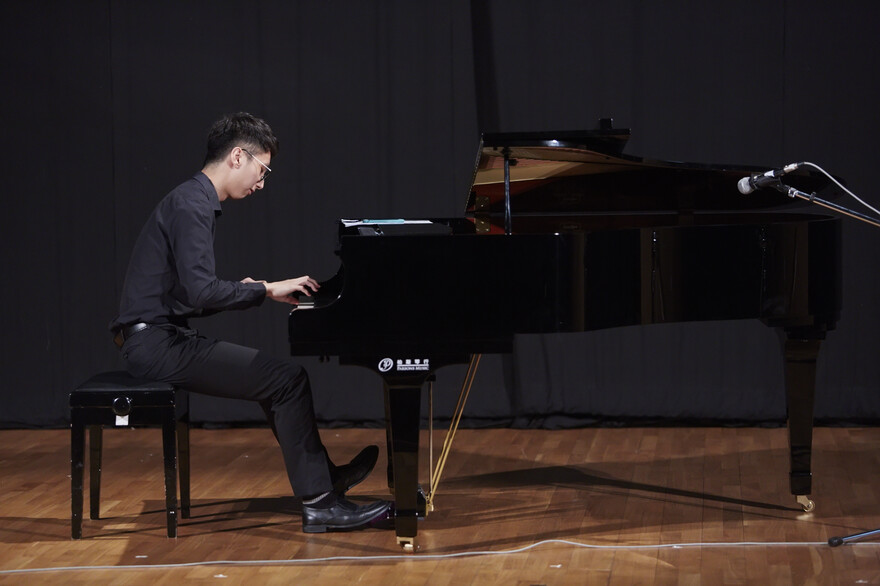 Piano performance by CUHK student Mr Perry Lau.