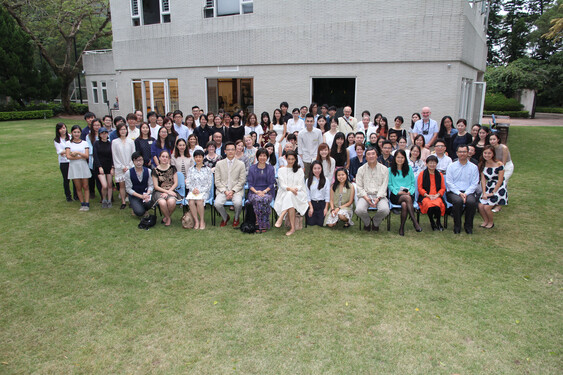 Close to 100 members of the Friends, as well as faculty members and students of the Department of Fine Arts of CUHK participated in the Garden Party.