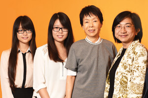 郭綺光(右二)與三代獎學金受益人:(右起)周瑤慧、陳艷瓊和歐陽樂韻